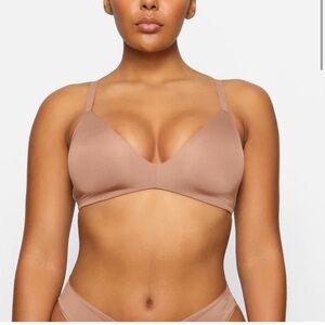 NWT SKIMS Wireless Form Fits Everybody T-Shirt Bra in Sienna 34b $54